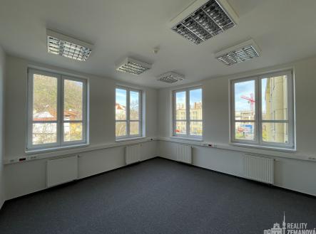 Pronájem - kanceláře, 350 m²