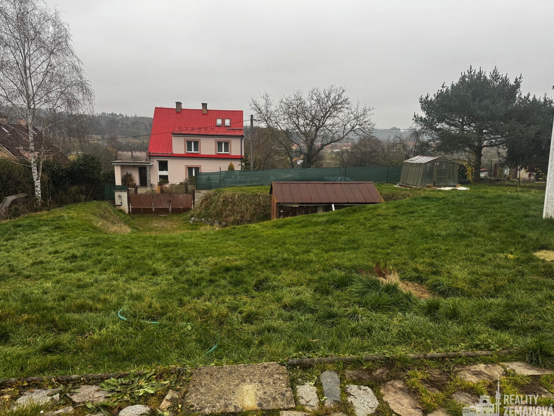 Prodej stavebního pozemku 787 m2, elektřina, vrtaná studna, kanalizace, Podělusy - Týnec nad Sázavou