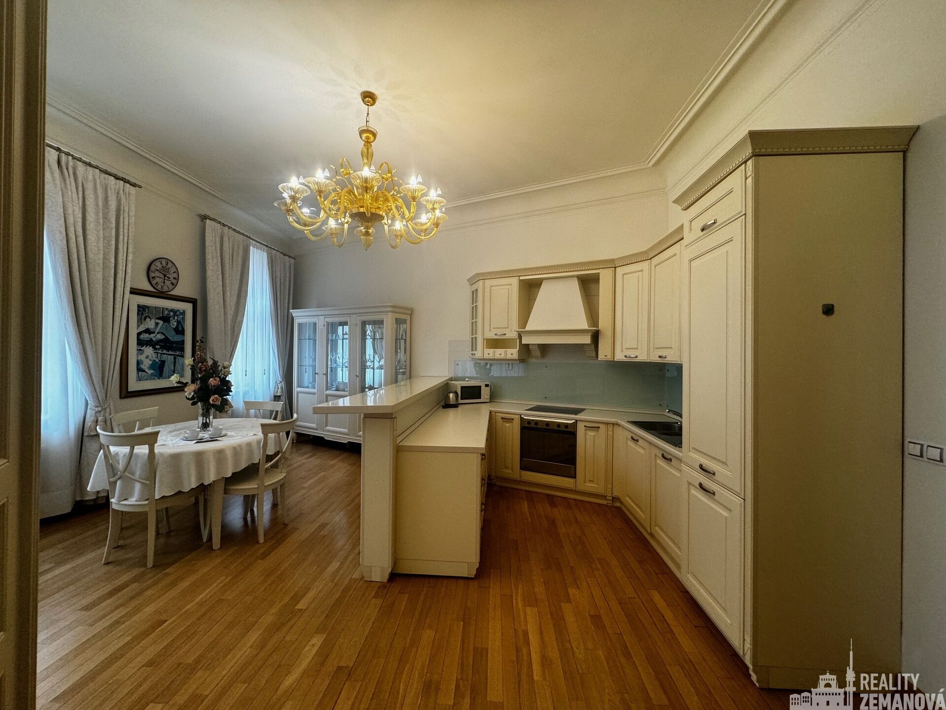 Mimořádný byt 120,2 m2, 4+kk, luxusně zařízený, 3.NP s výtahem, Praha 1