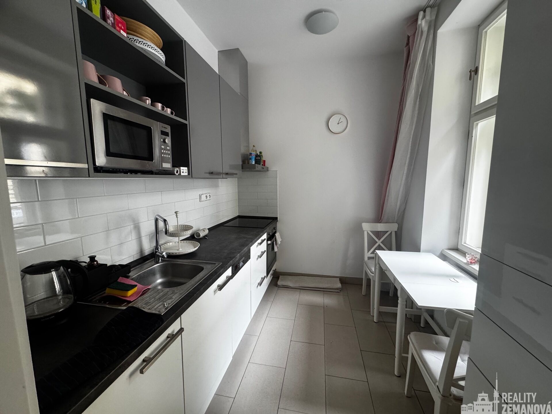 Pronájem zrekonstruovaného bytu 1+kk, 39 m2, Korunní ulice. Byt č. 3