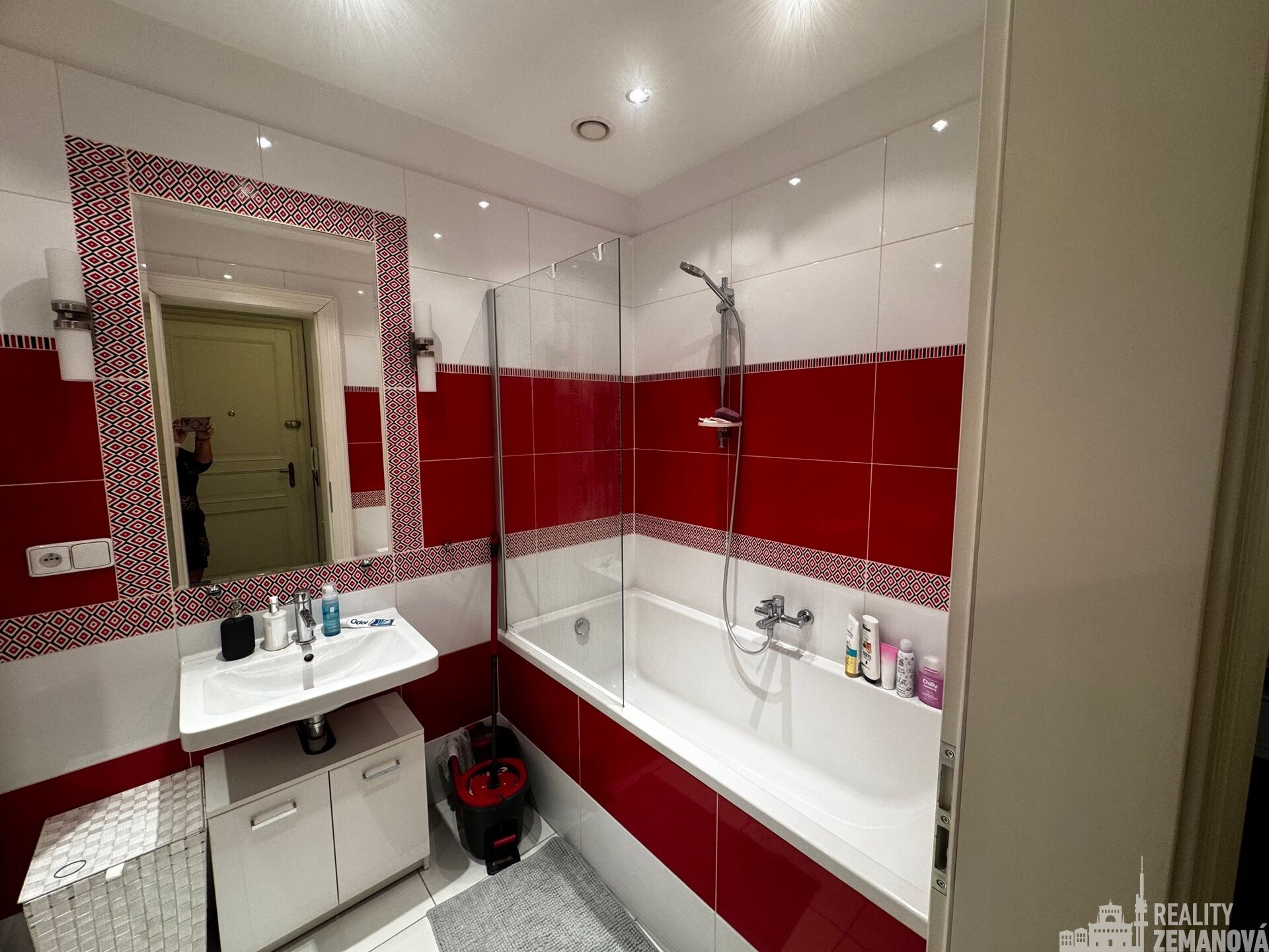 Pronájem zrekonstruovaného bytu 1+kk, 39 m2, Korunní ulice. Byt č. 3
