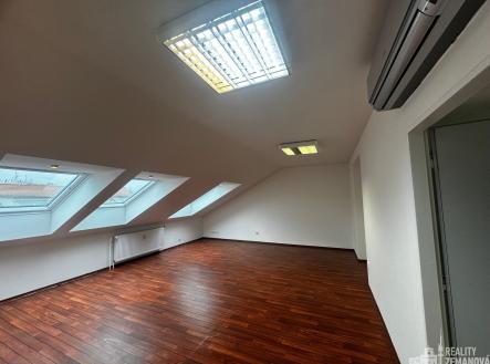 Pronájem - kanceláře, 115 m²