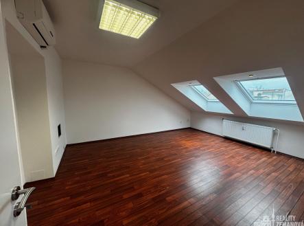Pronájem - kanceláře, 115 m²