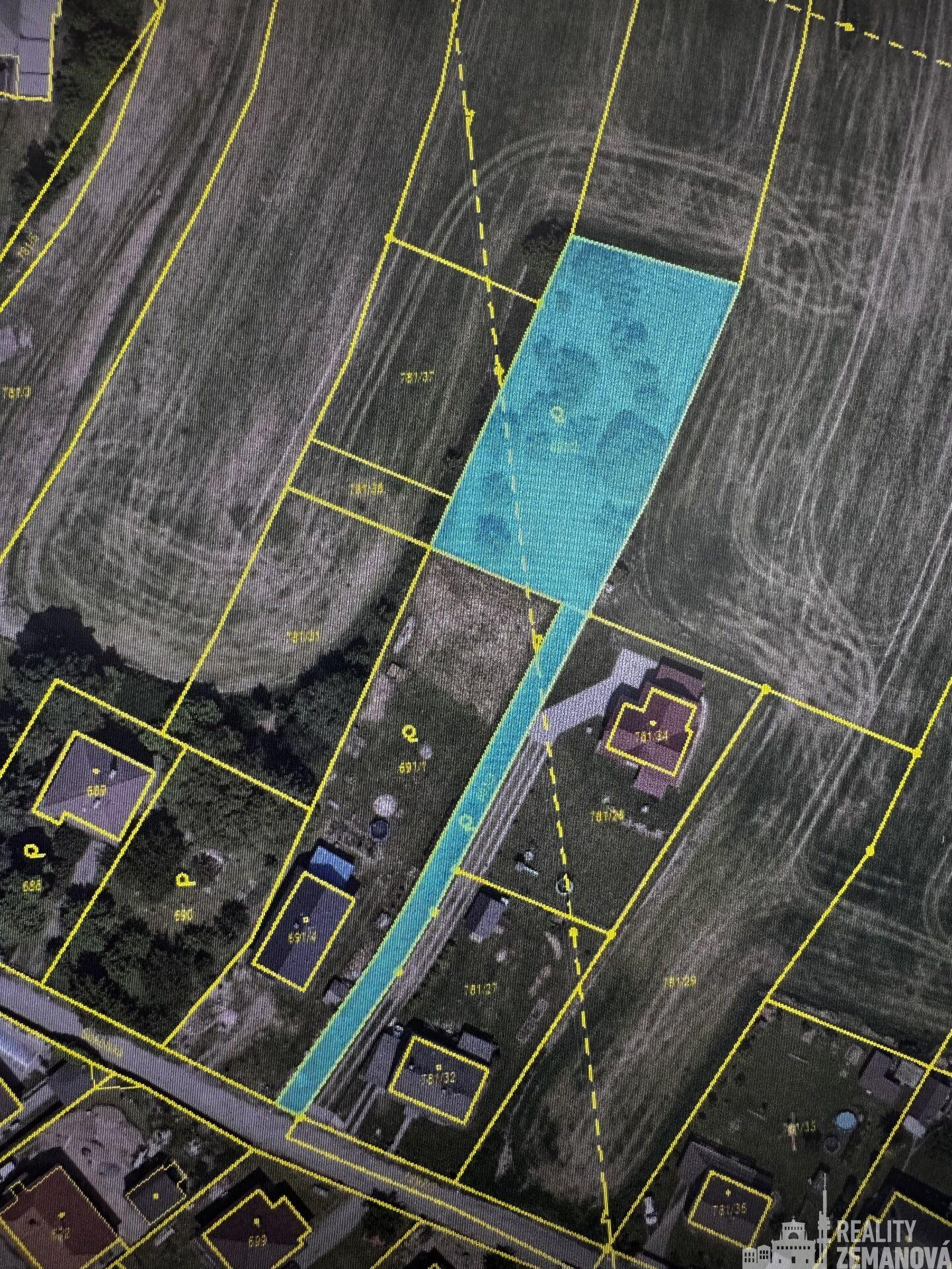 Stavební pozemek 1747 m² – Sokolská ul., Neveklov, klidná lokalita s budoucí dálnicí D3