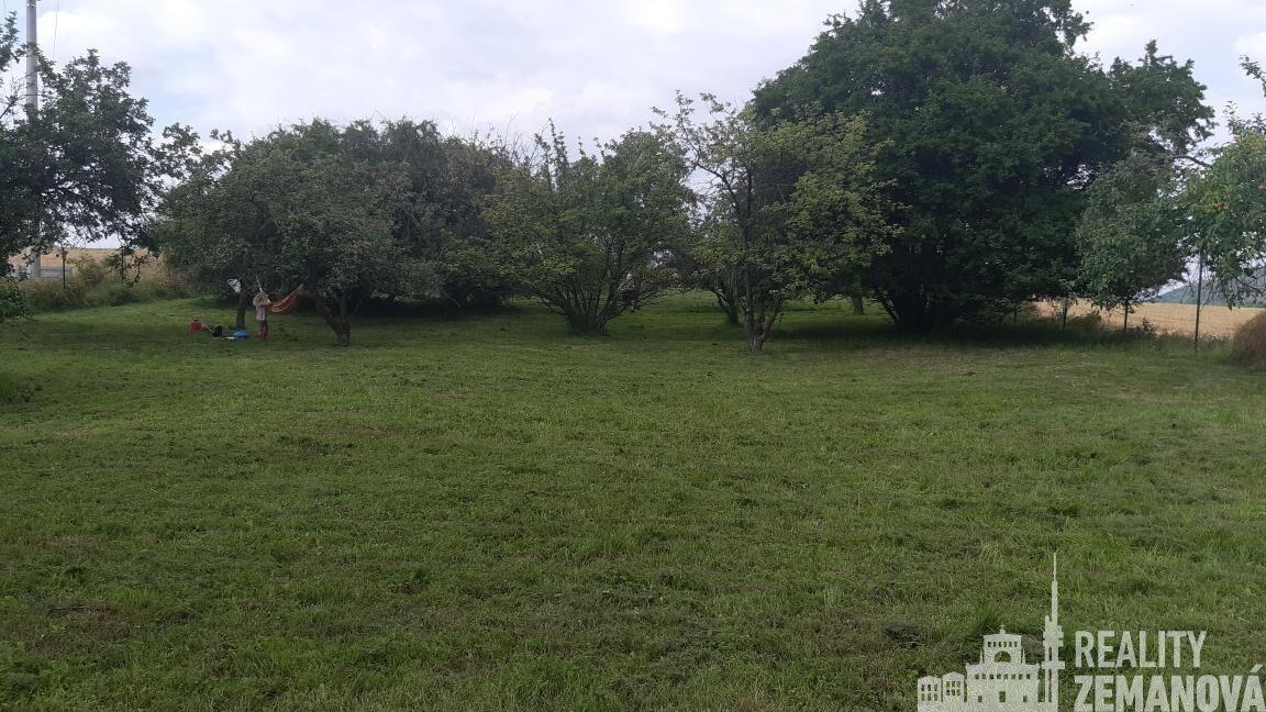 Stavební pozemek 1747 m² – Sokolská ul., Neveklov, klidná lokalita s budoucí dálnicí D3
