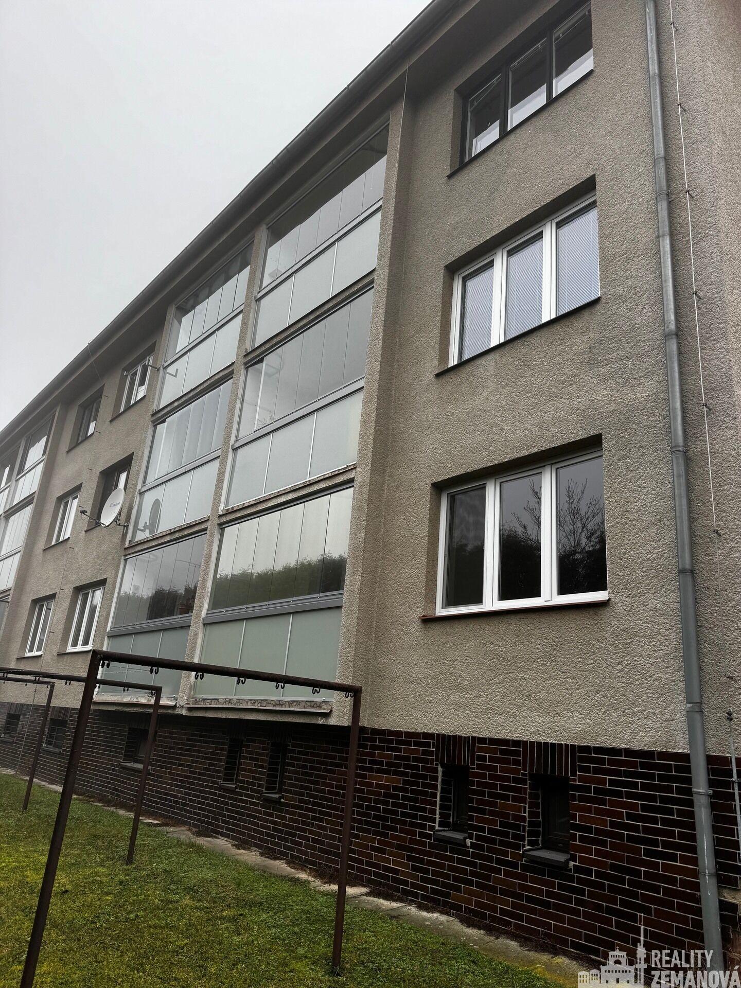 Prodej bytu 2+1 s lodžií a garáží, Benešovská, Neveklov