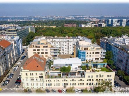 Pronájem - kanceláře, 325 m²