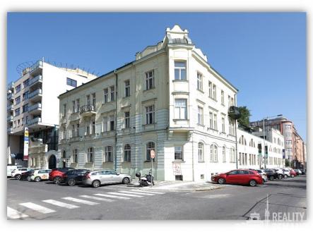 Pronájem - kanceláře, 325 m²