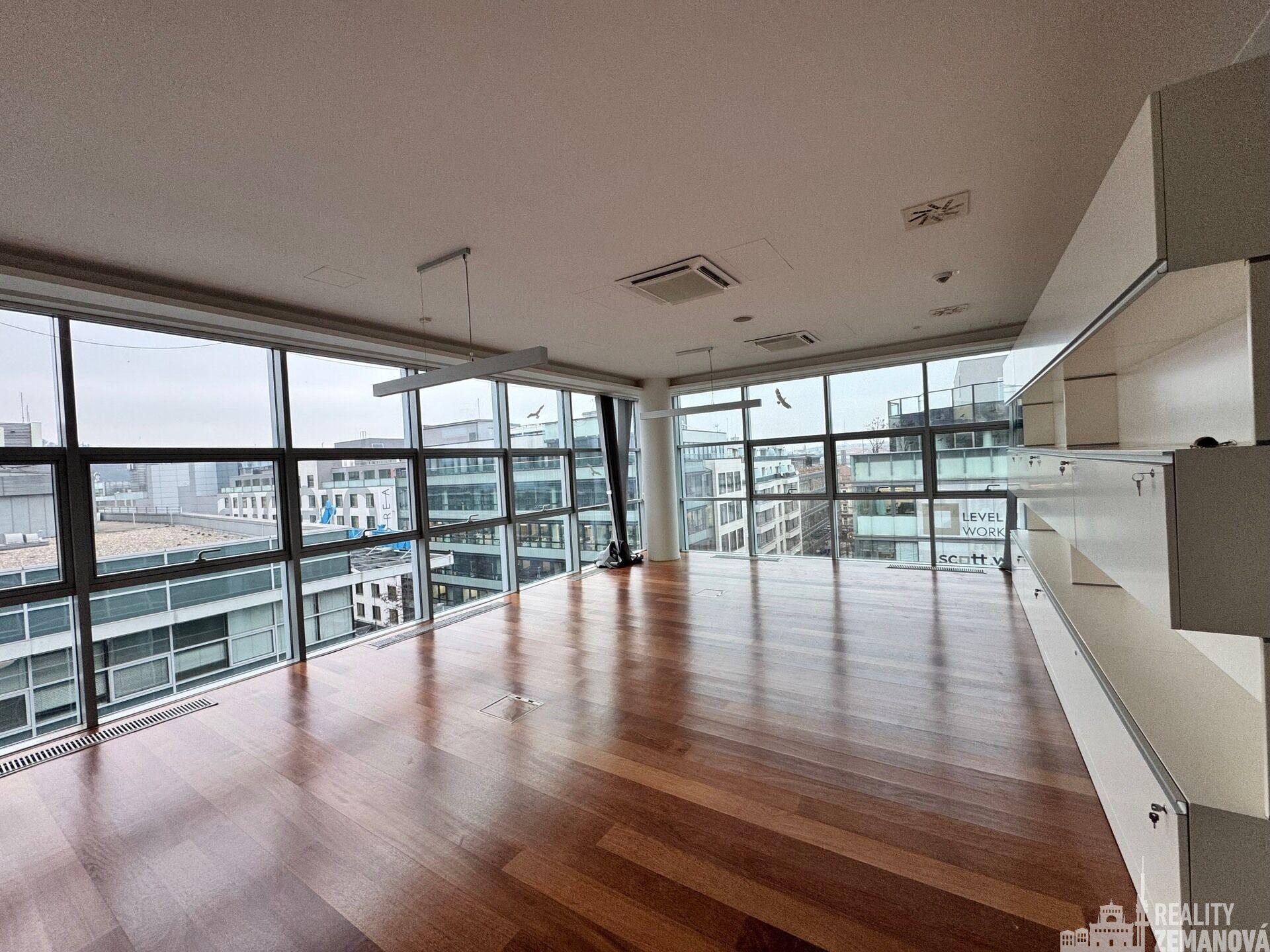 Reprezentativní kancelářský celek 469,37 m2 s vlastní terasou 134 m2 u M Anděl, Radlická, P-5