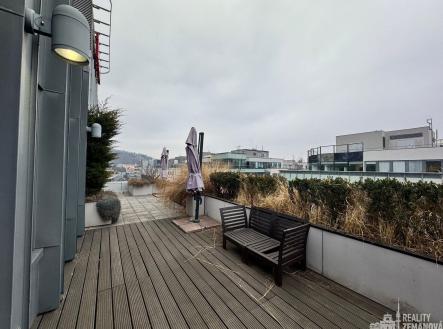 Pronájem - kanceláře, 469 m²