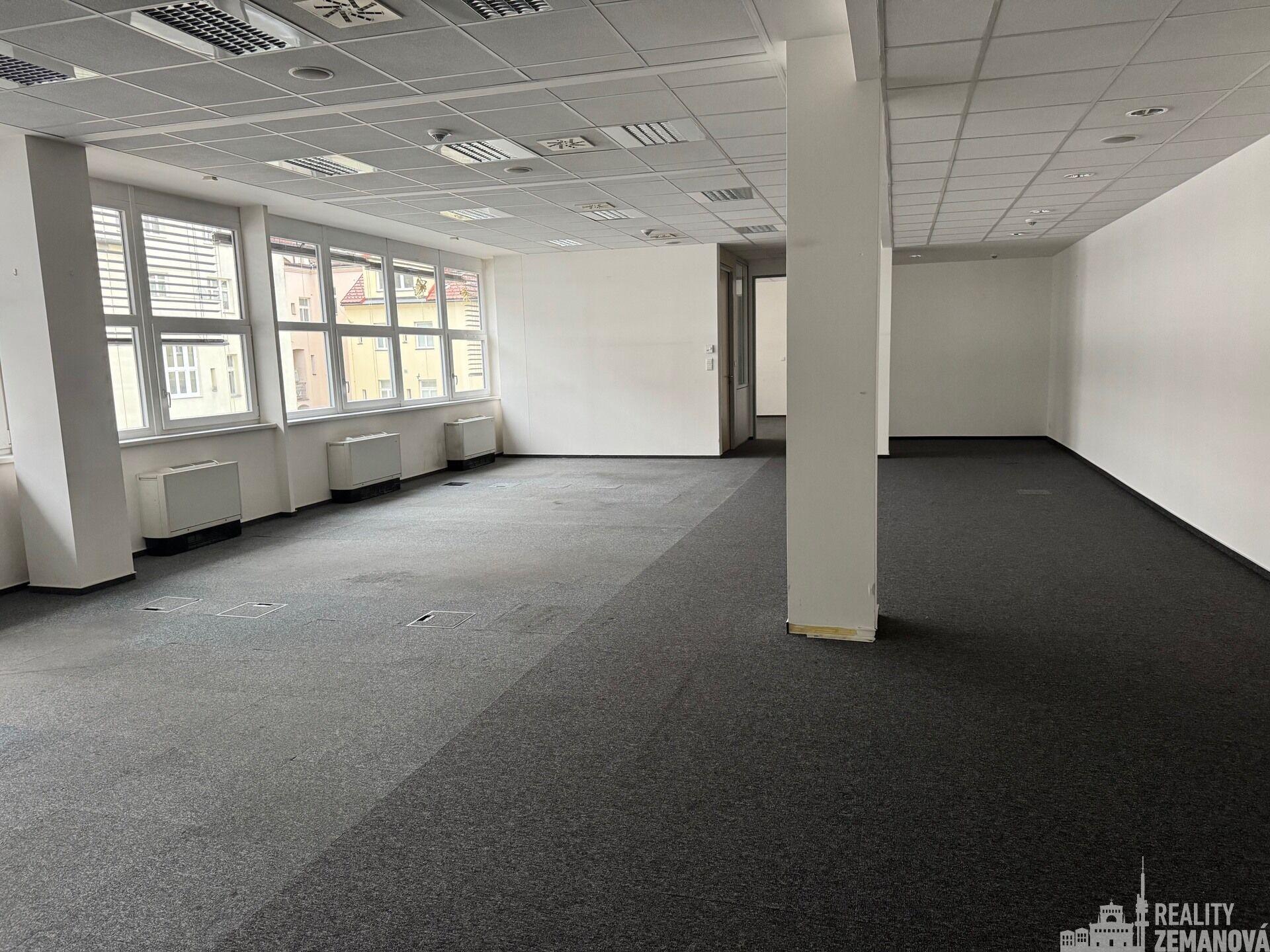 Moderní kancelářský celek 168,21 m2 a 40 m2 sdílených prostorů (kuchyňka, WC), M Anděl, P-5