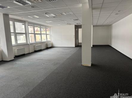 Pronájem - kanceláře, 740 m²