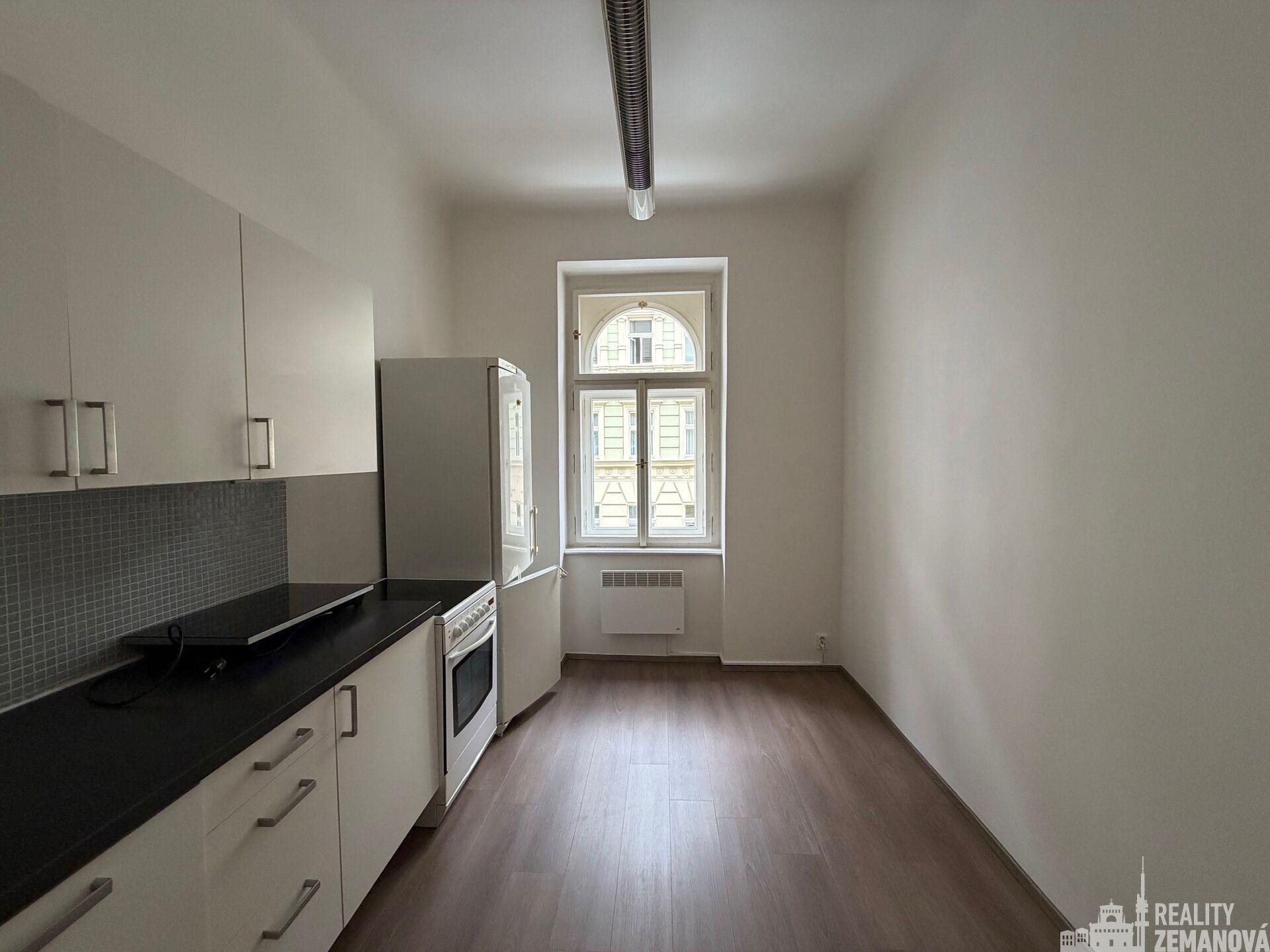 Světlý a vkusně zrekonstruovaný byt k okamžitému nastěhování v atraktivní lokalitě Praha – Vršovice.