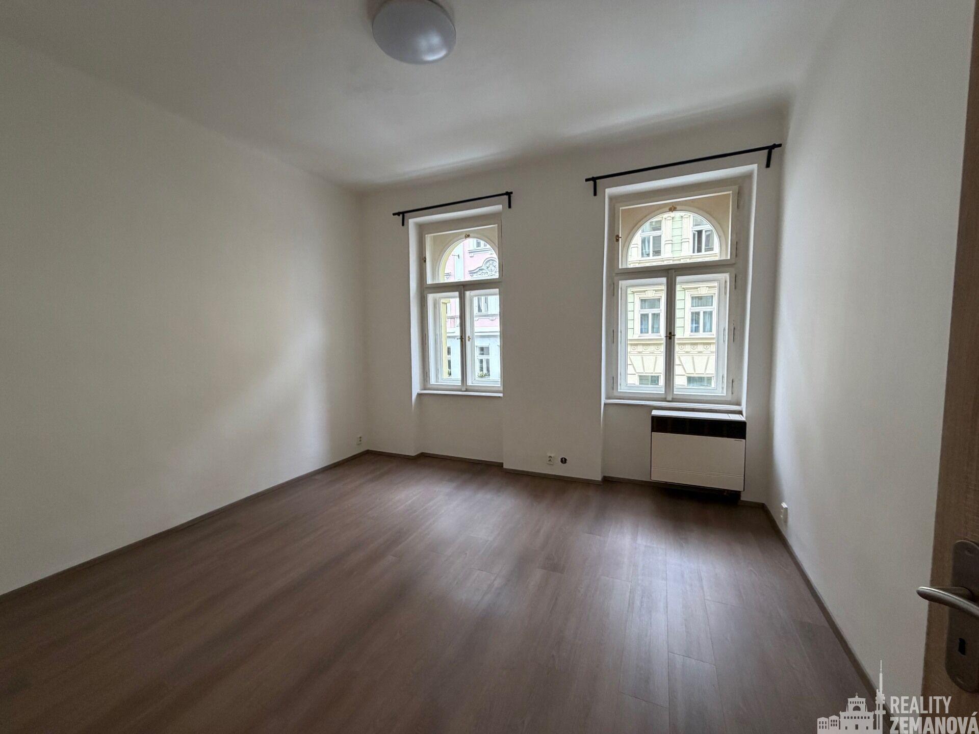 Světlý a vkusně zrekonstruovaný byt k okamžitému nastěhování v atraktivní lokalitě Praha – Vršovice.