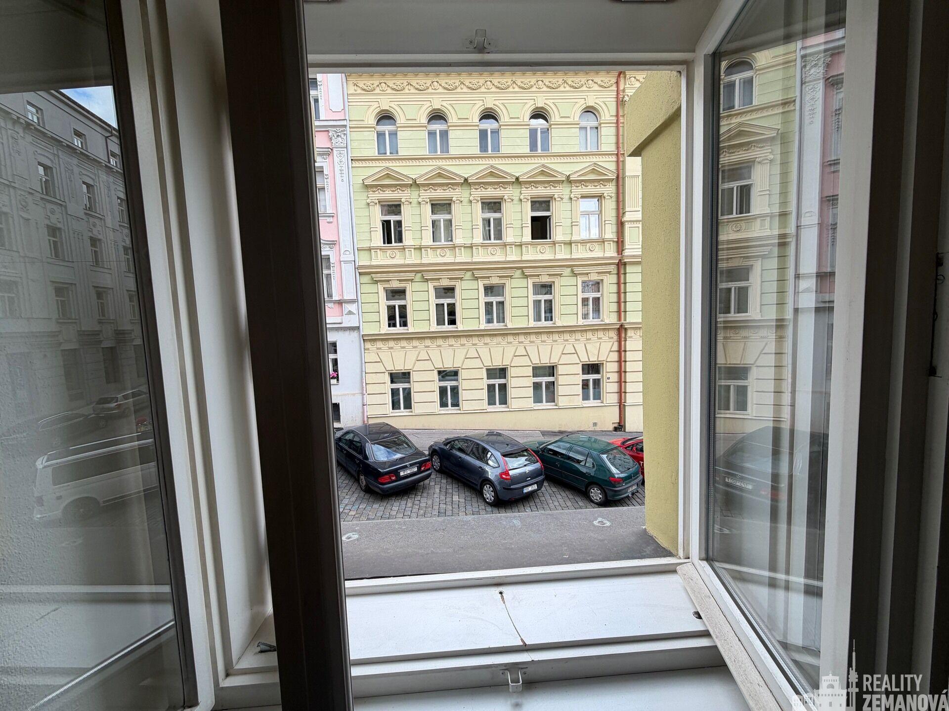 Světlý a vkusně zrekonstruovaný byt k okamžitému nastěhování v atraktivní lokalitě Praha – Vršovice.