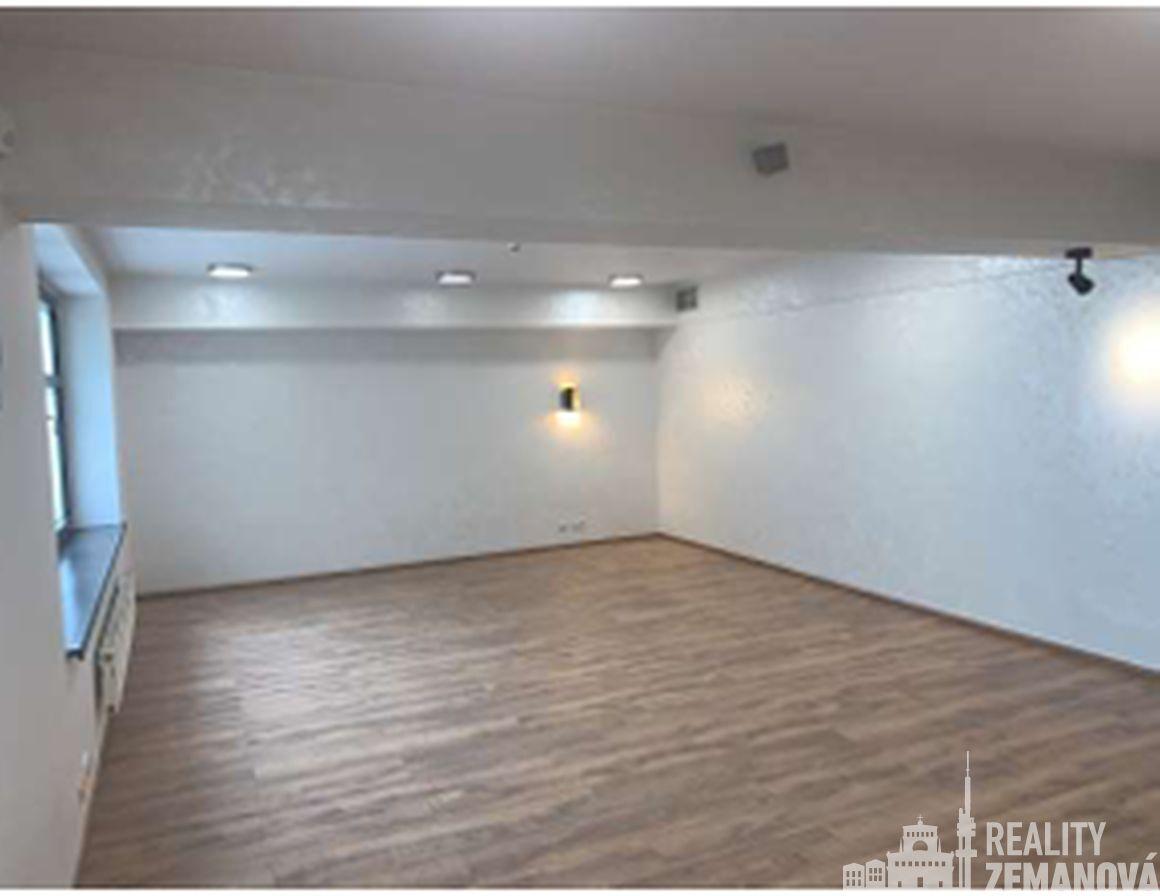 Nebytové prostory 360 m2, hot yoga/zdravot. zařízení, 2. NP, Flora - P3