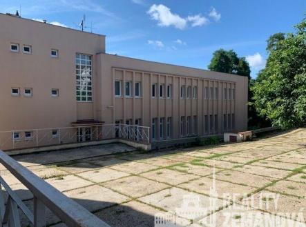 Pronájem - kanceláře, 347 m²