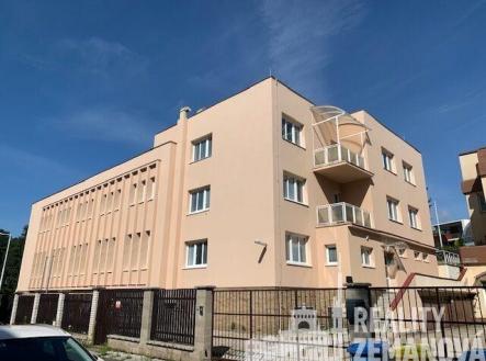 Pronájem - kanceláře, 347 m²