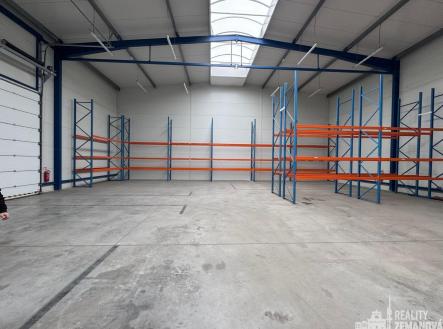 Pronájem - skladovací prostor, 72 m²