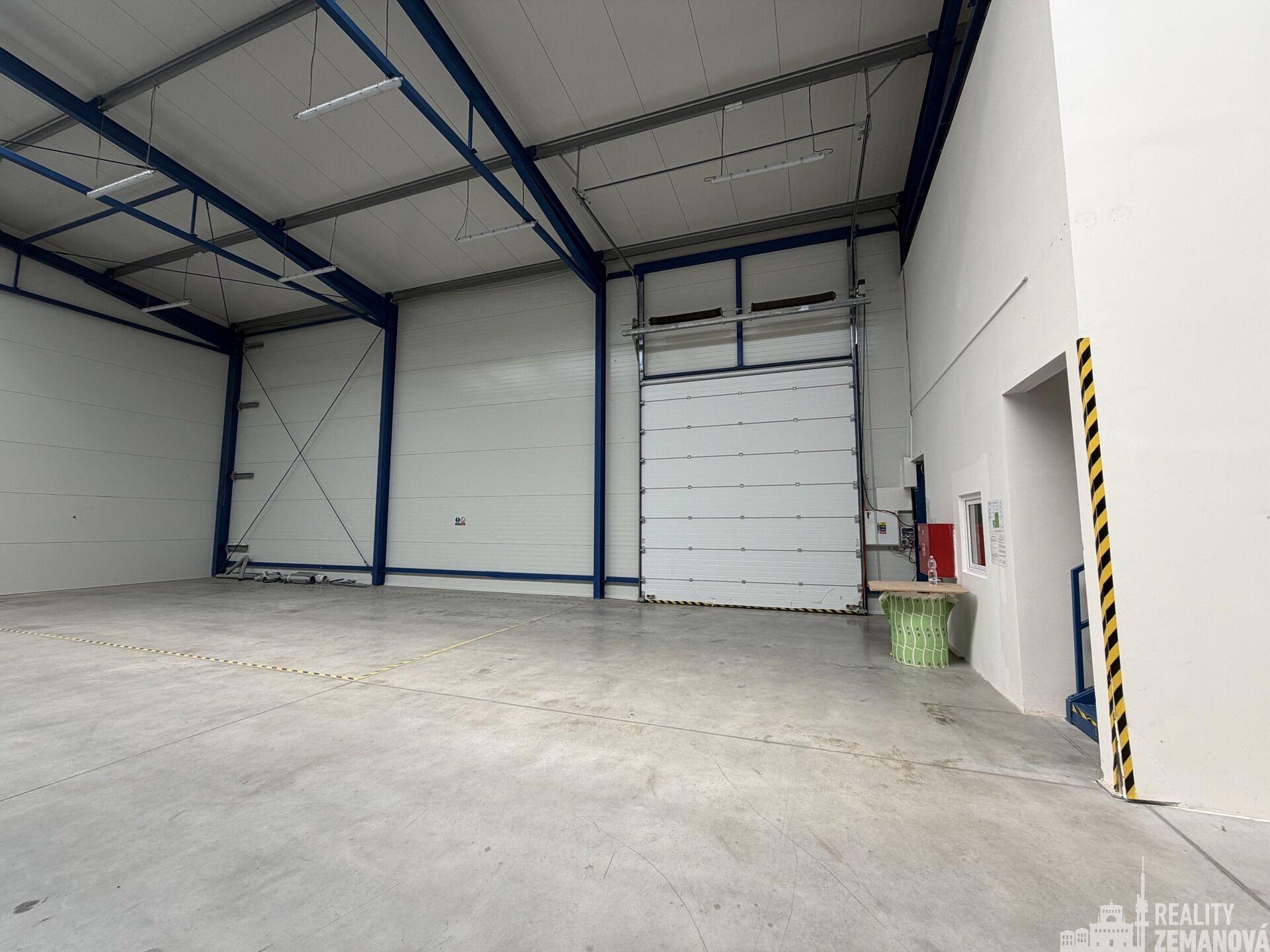 Moderní skladová/výrobní hala  468 m2 + 72 m2 kanceláří, TOP lokace u sjezdu D6, Velká Dobrá