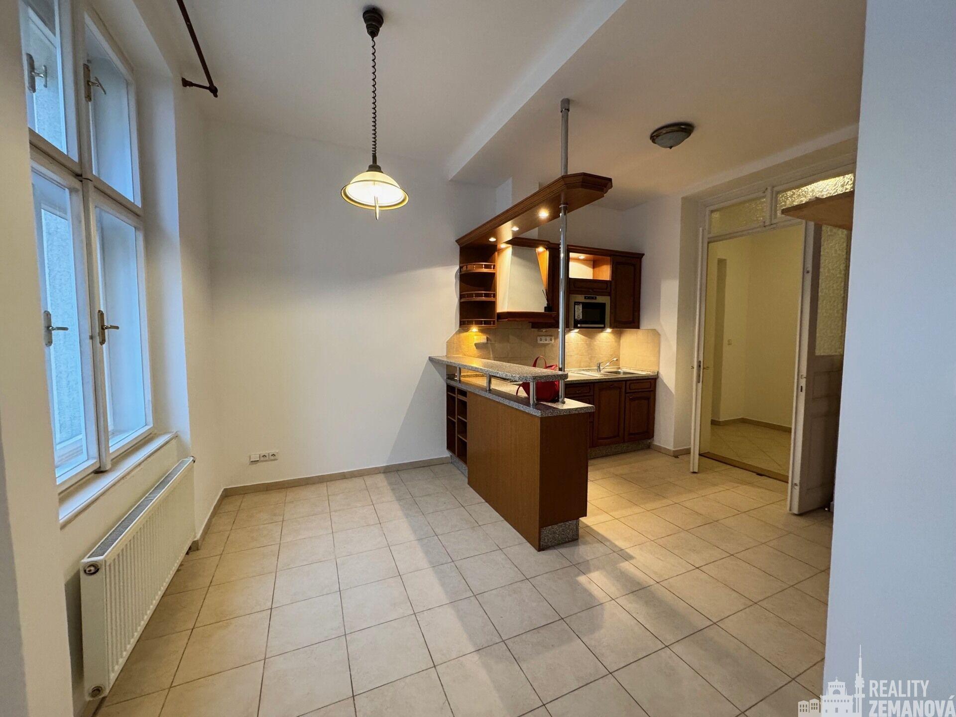 Pronájem luxusního bytu 2+kk, 91 m² – Mánesova, Praha 2 – Vinohrady, možnost parkování přímo v domě.