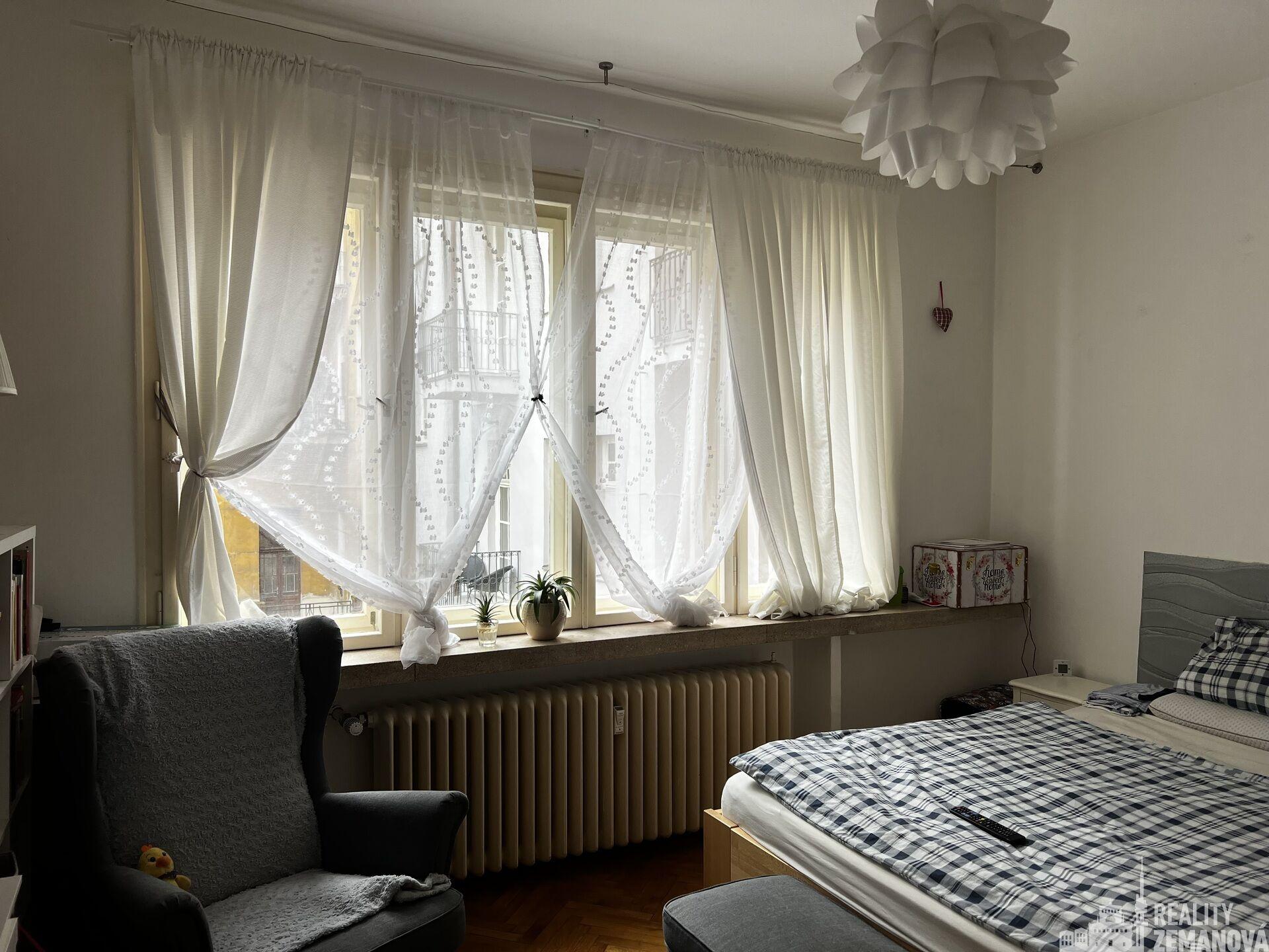 Hezký byt 1+1 s balkonem, Praha 1 - Malá Strana