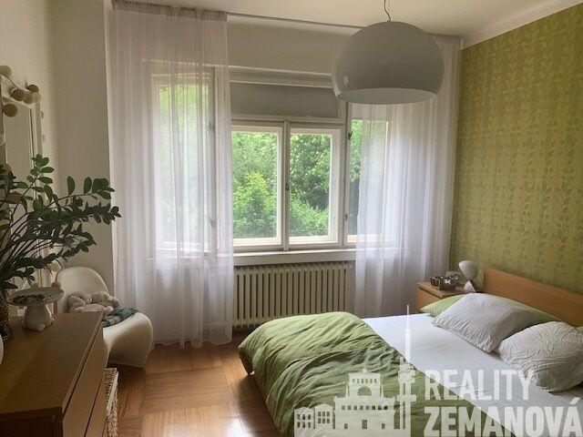 Pronájem zařízeného a útulného bytu 2+kk u M Dejvická, 41 m2, zahrada za domem, Verdunská ul., P-6