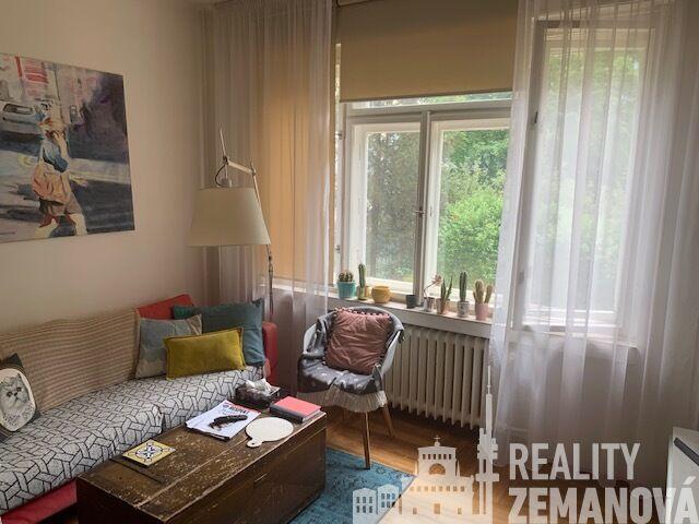 Pronájem zařízeného a útulného bytu 2+kk u M Dejvická, 41 m2, zahrada za domem, Verdunská ul., P-6