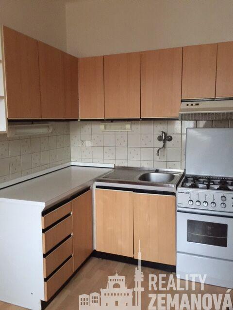 Byt 1+1 u M Strašnická, P-10