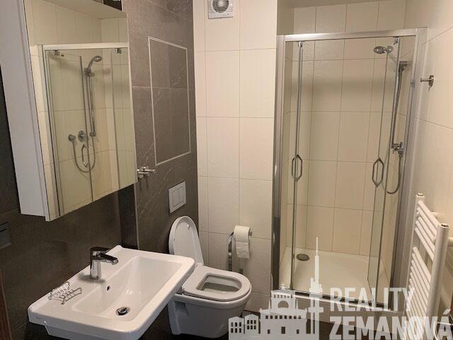Luxusní byt 1+kk, lze jako 2+kk, 37,67 m2, mezi metrem Pankrác a Budějovická, Praha 4