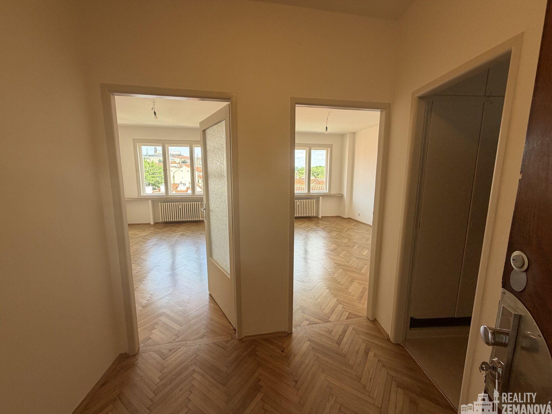 Pronájem krásného zrekonstruovaného bytu s dechberoucím výhledem, 2+1, Malá Strana, P-1