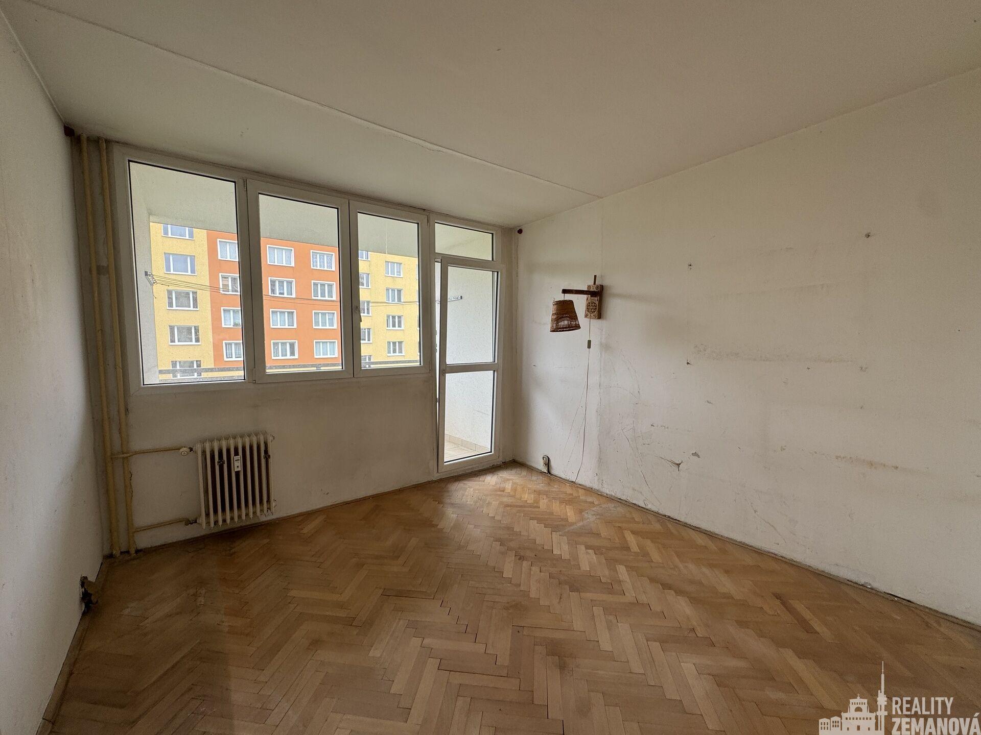 Byt 3+kk, osobním vlastnictví, před rekonstrukcí, 63 m2 + lodžie, klidná lokalita Plzeň - Lobzy