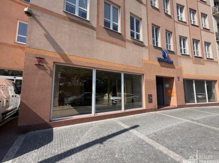 Pronájem - obchodní prostor, 323 m²
