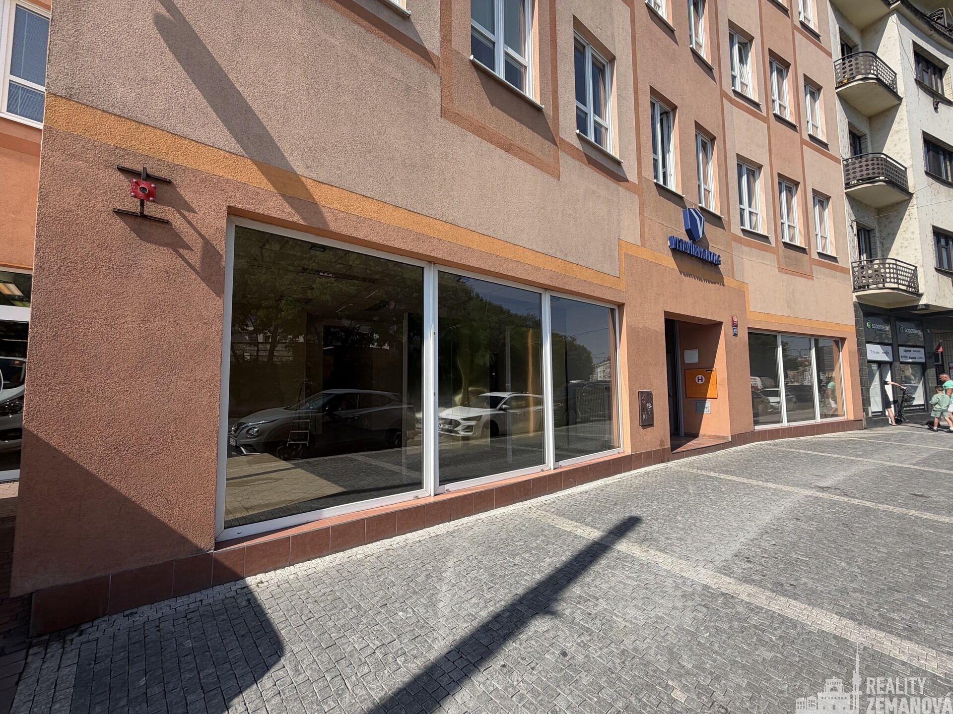 Obchodní prostor na frekventované  Nuselské ulici, 323 m2, P-4