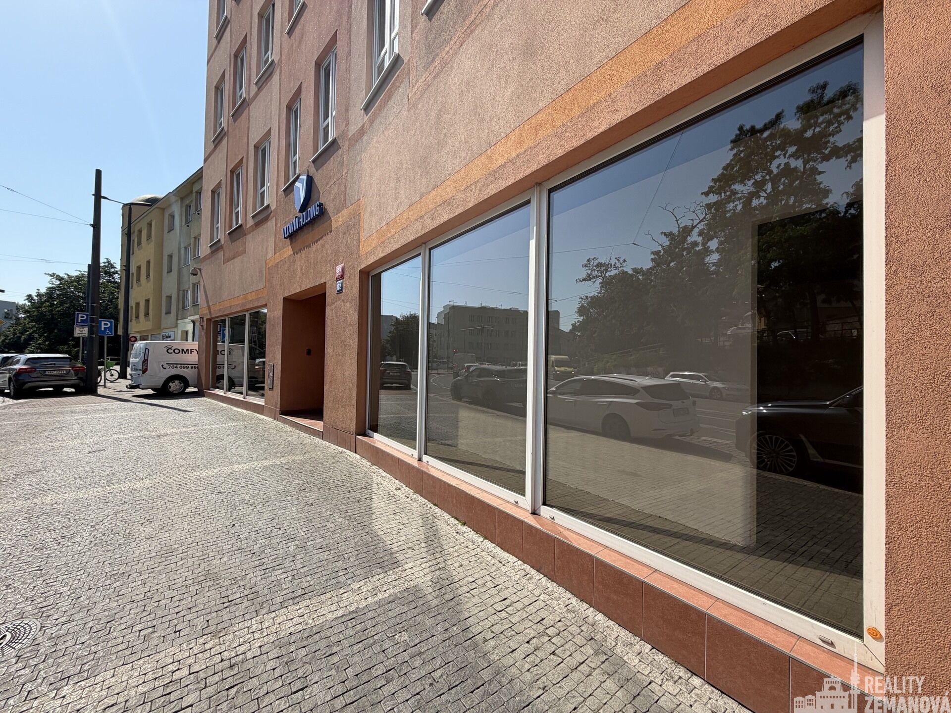 Obchodní prostor na frekventované  Nuselské ulici, 323 m2, P-4