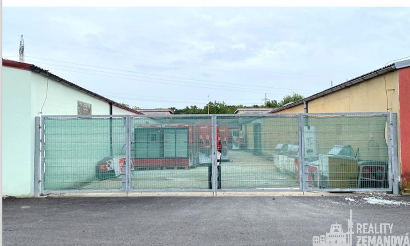 Oplocená volná skladová plocha 378 m2, Horní Počernice, Praha 9