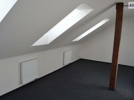 Pronájem - kanceláře, 83 m²