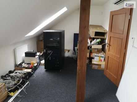 Pronájem - kanceláře, 83 m²