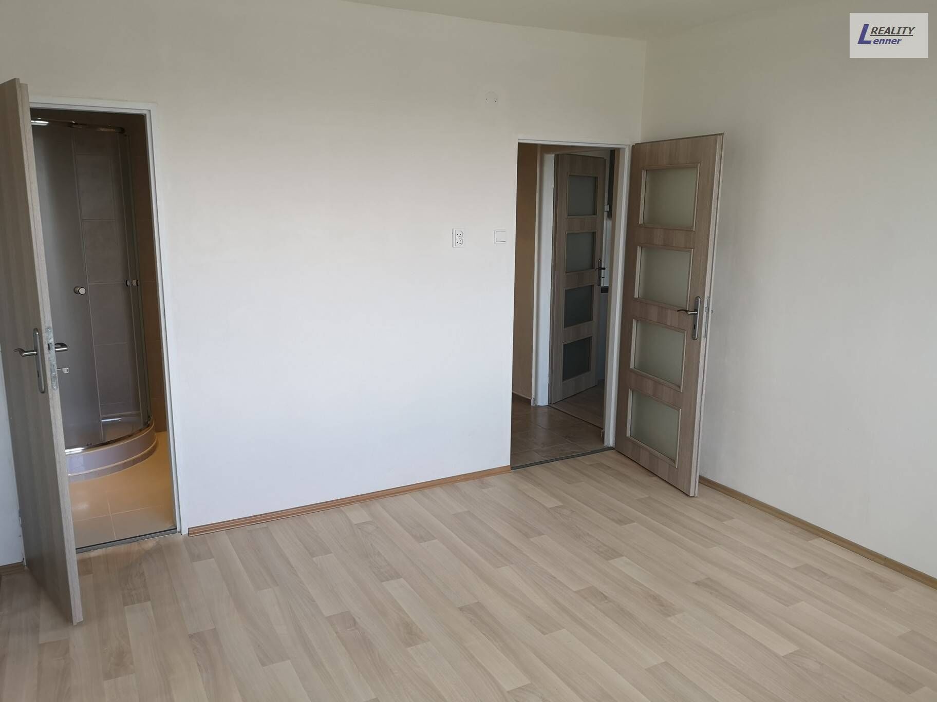 Pronájem bytu 2kk/ komora, 47 m2, OV, 9. patro, výtahy, skelet