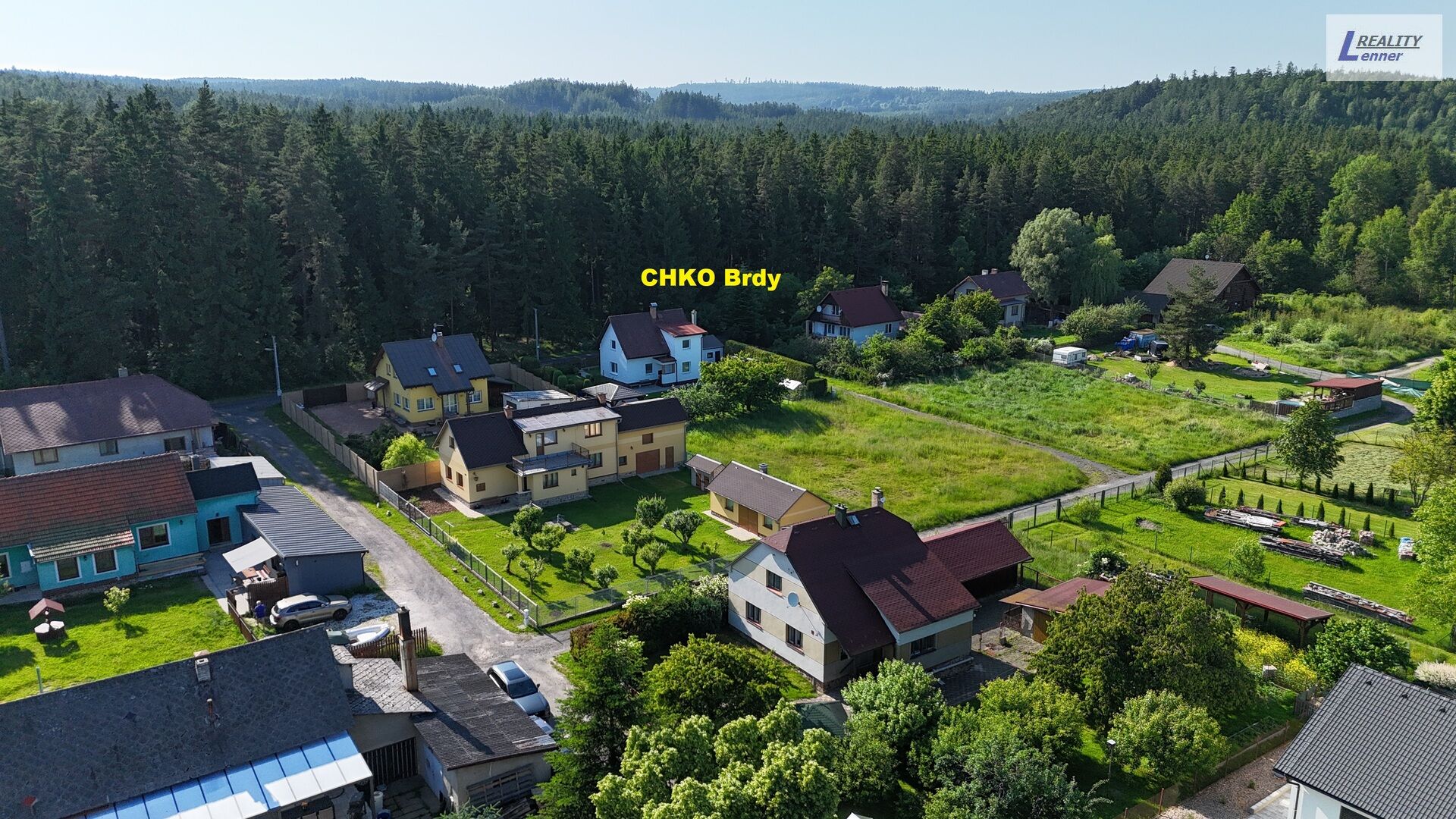 RD 4+1/ sklep, garáž, kolna, pergola, skleník, prostorný přístřešek, vše na pozemku celkem 1043 m2