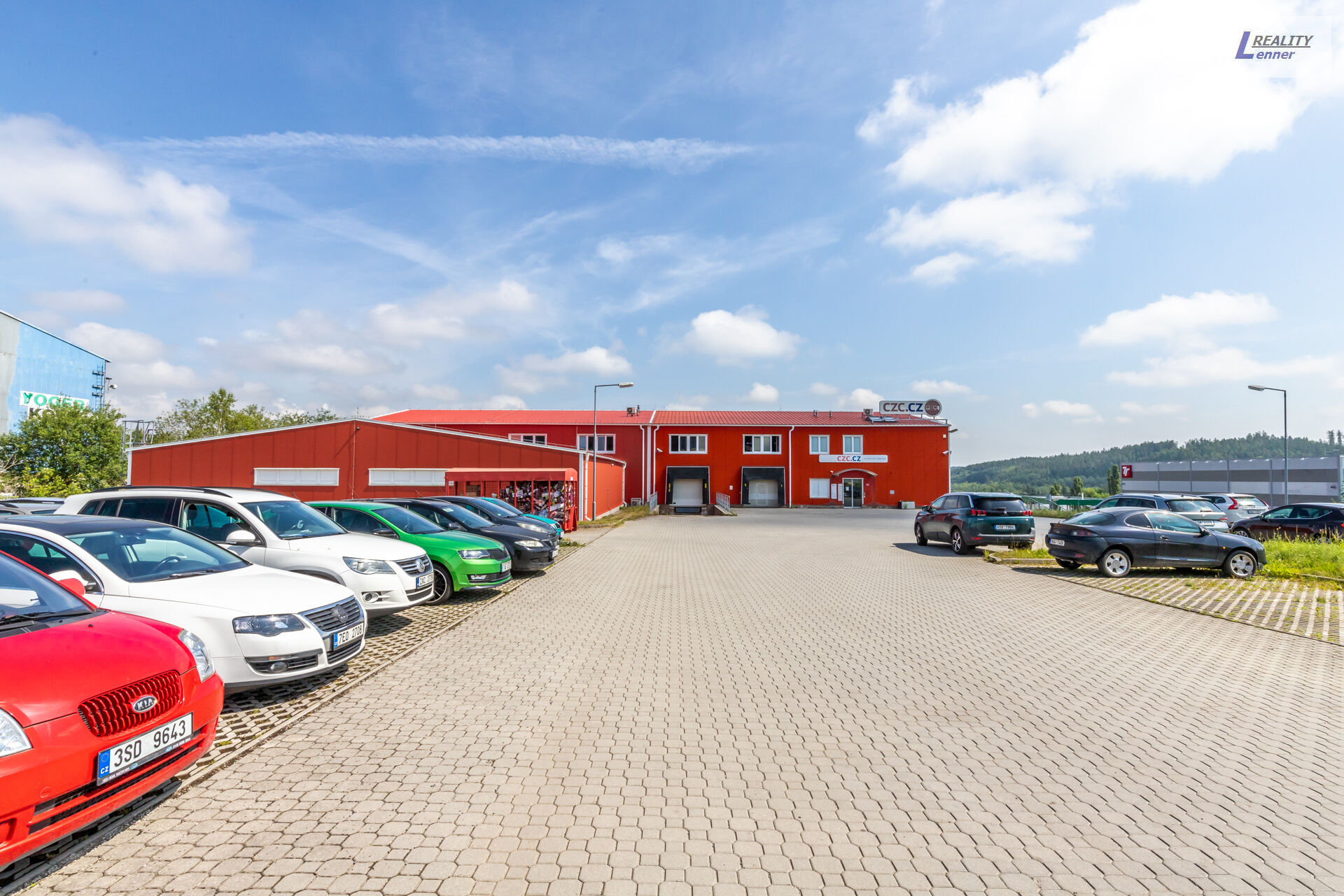 Pronájem části komerční budovy (převážně sklad, obchod) 616 m2 na pozemku 5.275 m2