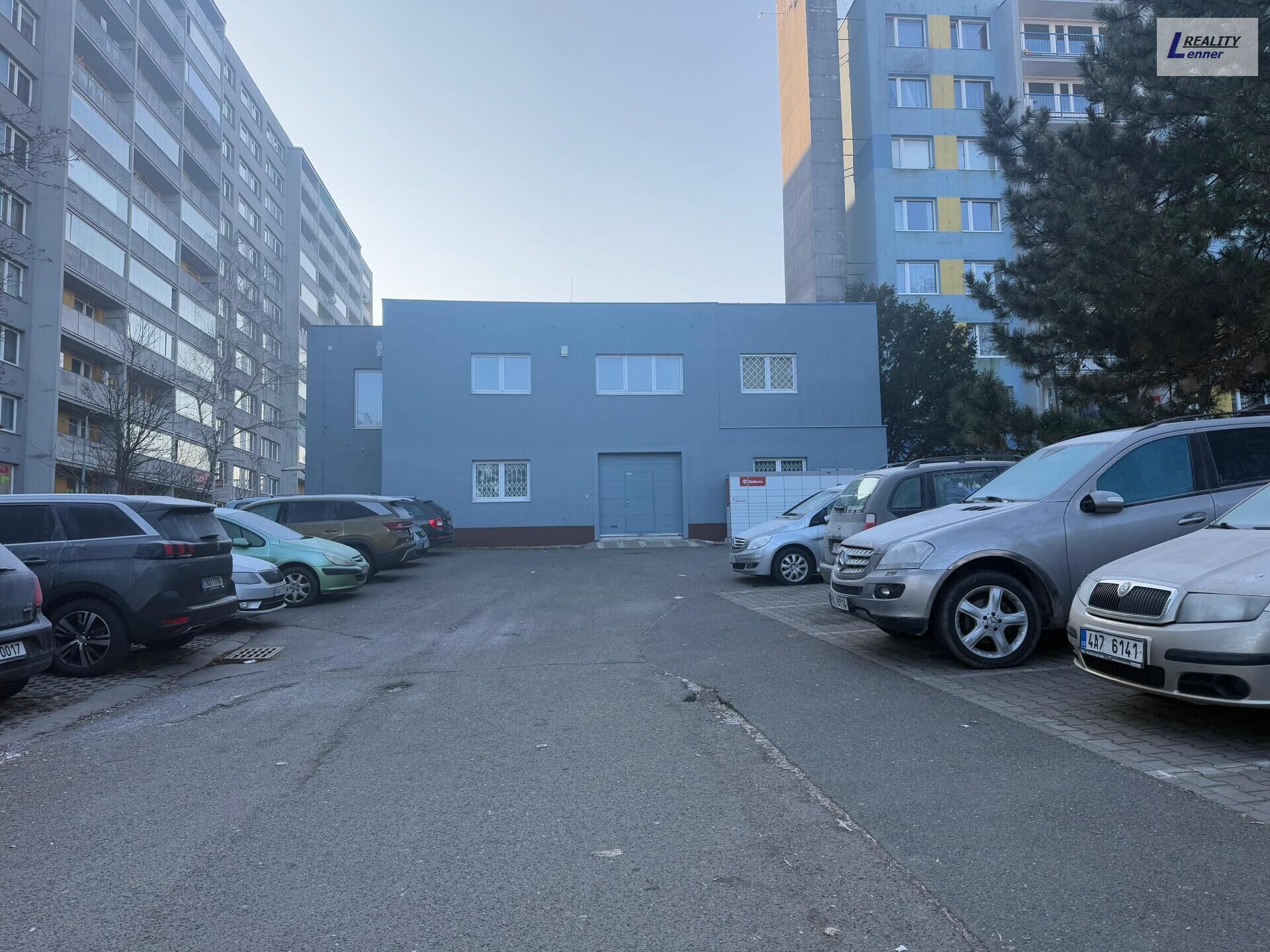 Pronájem komerční budovy (kancelářské/ obchodní prostory), 364 m2 na pozemku 892 m2