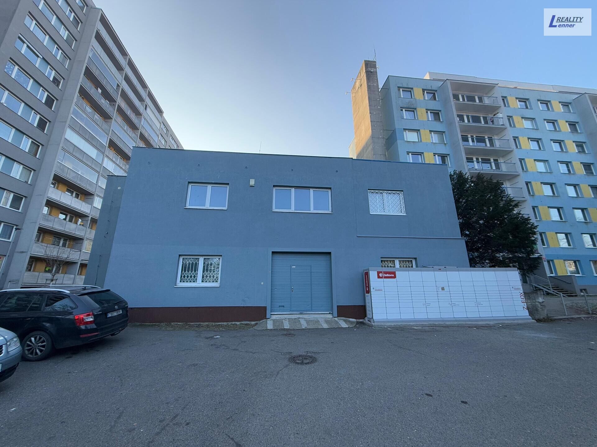 Pronájem komerční budovy (kancelářské/ obchodní prostory), 364 m2 na pozemku 892 m2