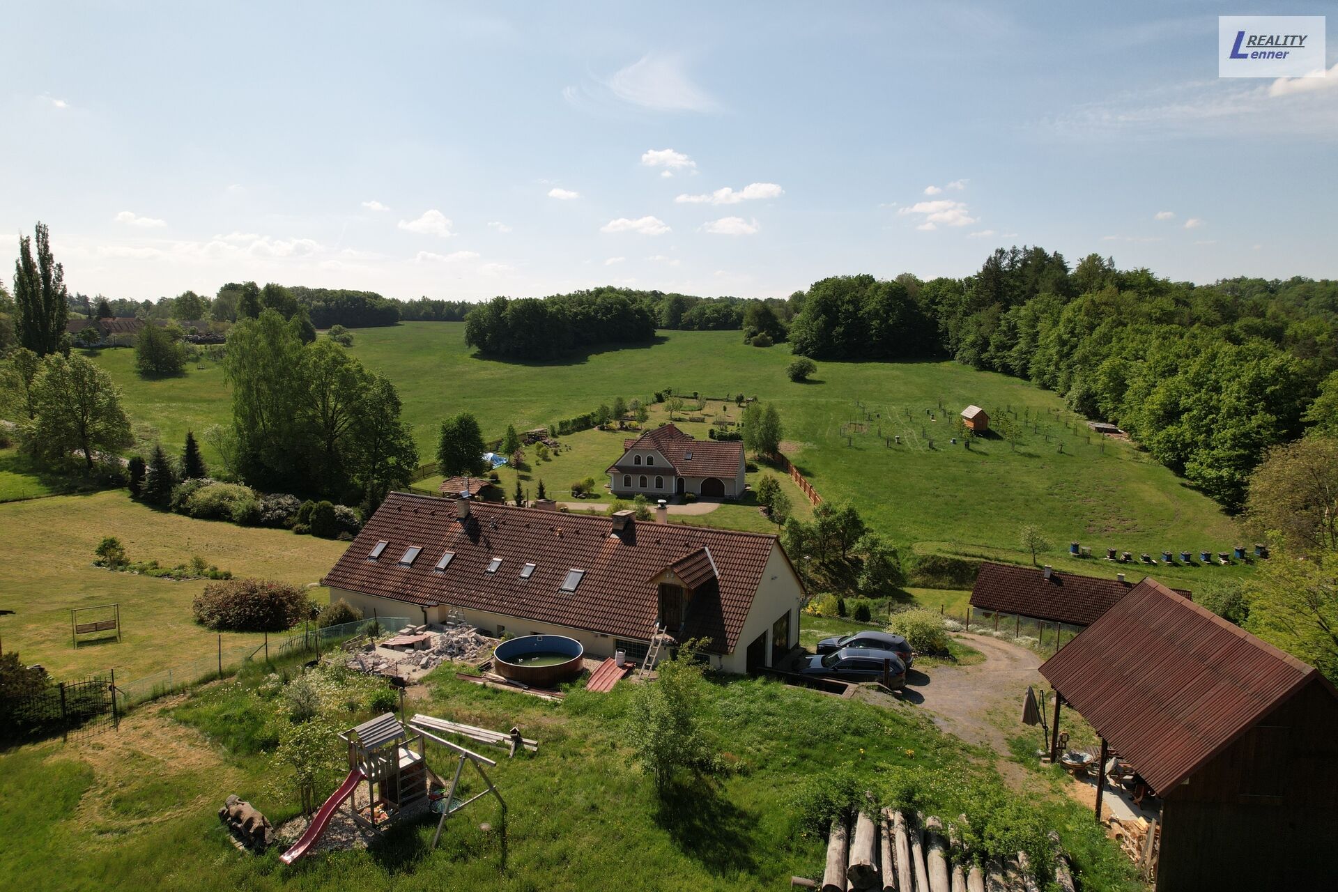 RD 4+kk/ veranda, terasa s pergolou, dvougaráž, bazén, vše na pozemku 1.134 m2
