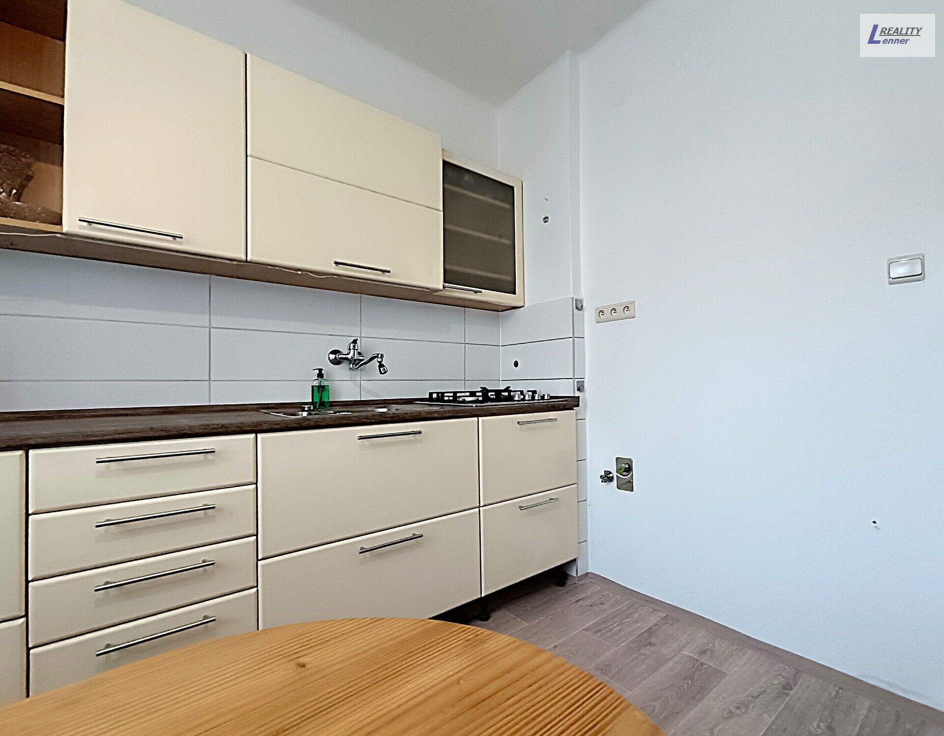 Pronájem bytu 2+1, cihla, 56 m2, 1. patro, balkon