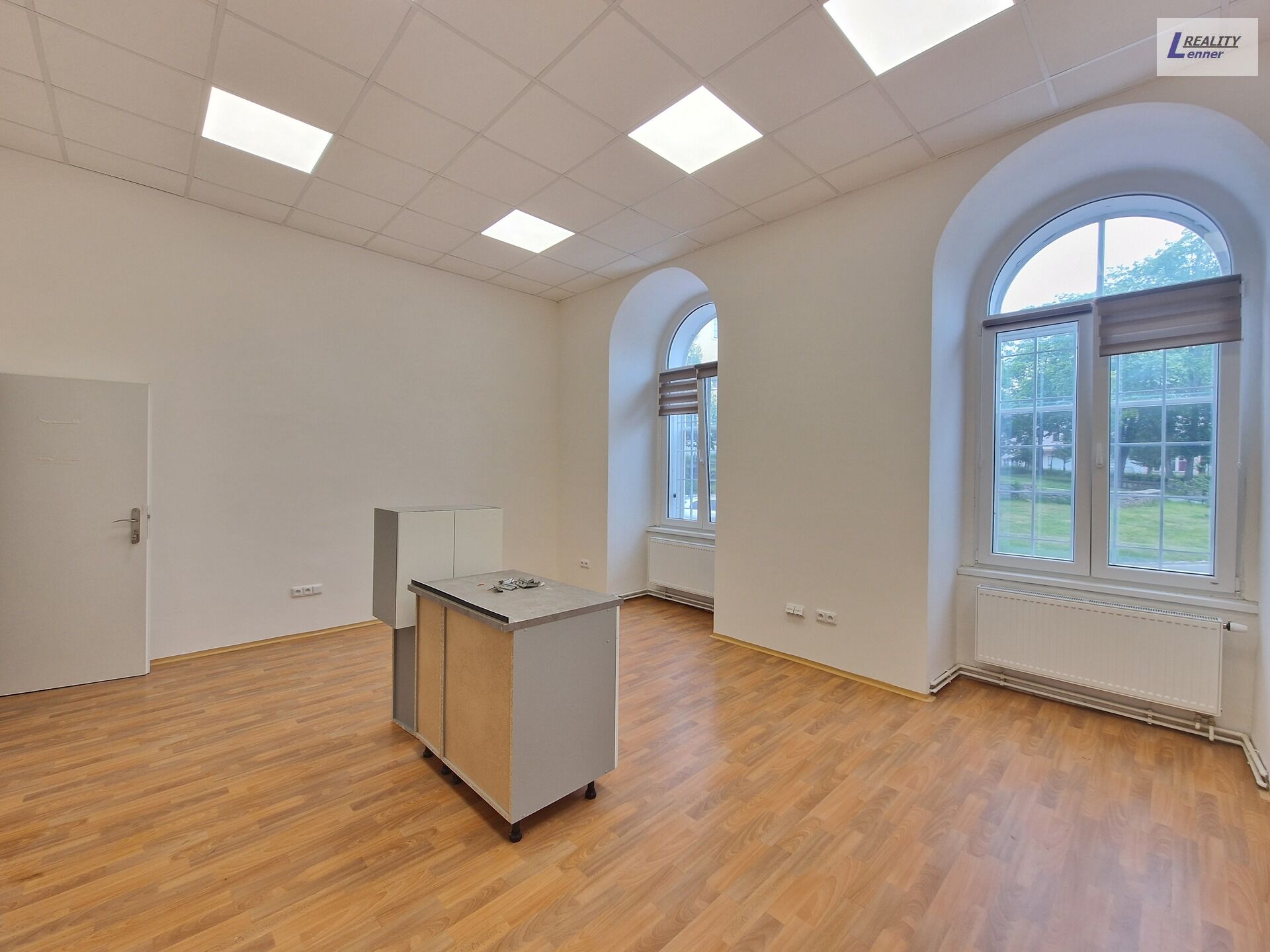 Kancelářské prostory, odrinace 28 m2, přizemí, čekárna, Příbram I