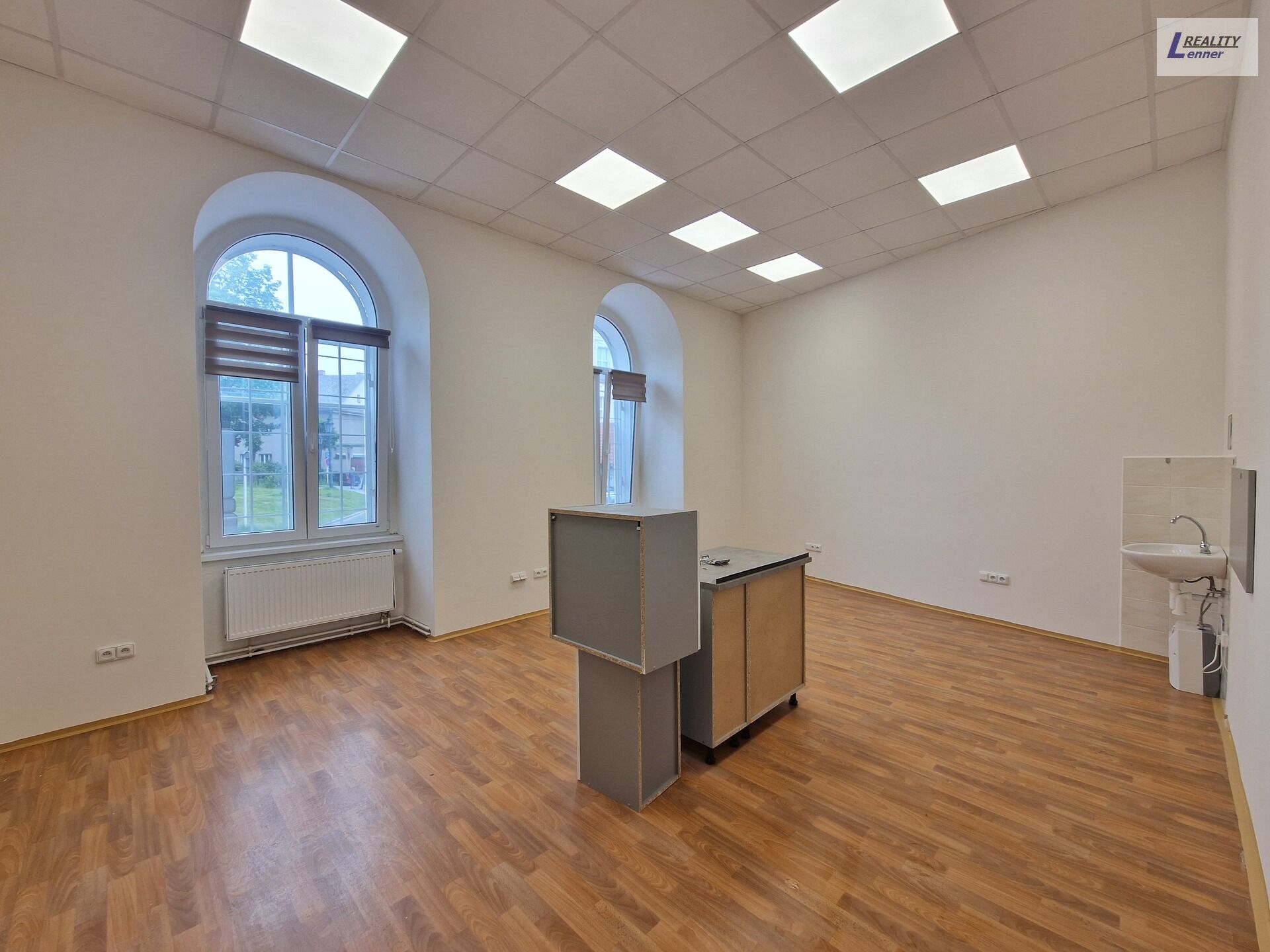 Kancelářské prostory, odrinace 28 m2, přizemí, čekárna, Příbram I