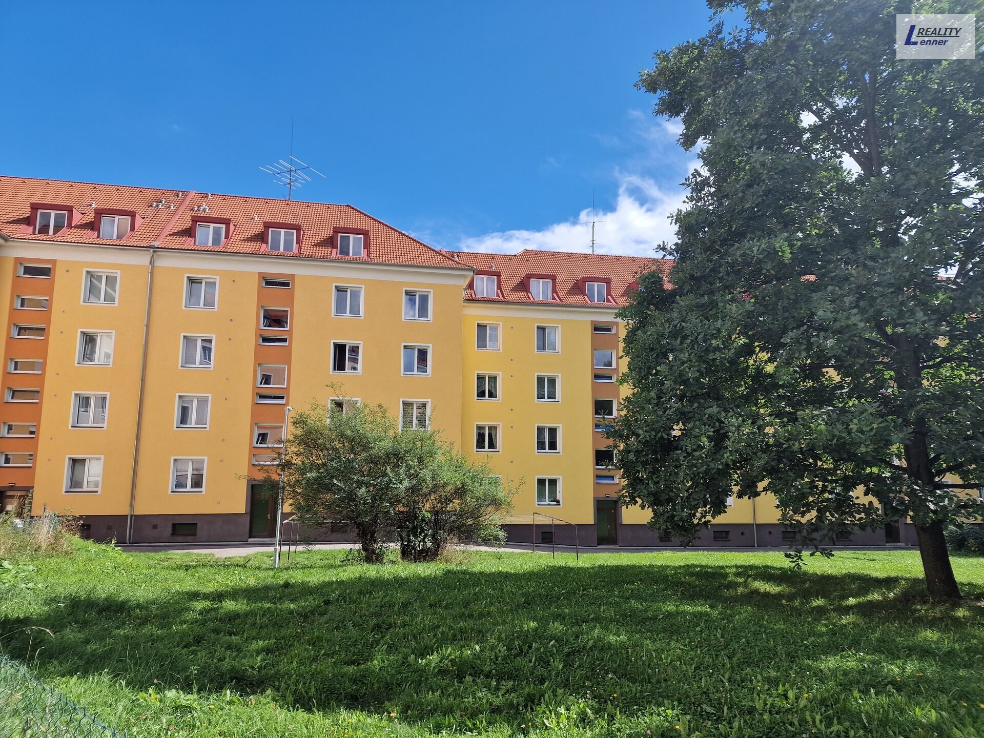 Pronájem bytu 1+1, 32 m2, cihla, 4. patro bez výtahu