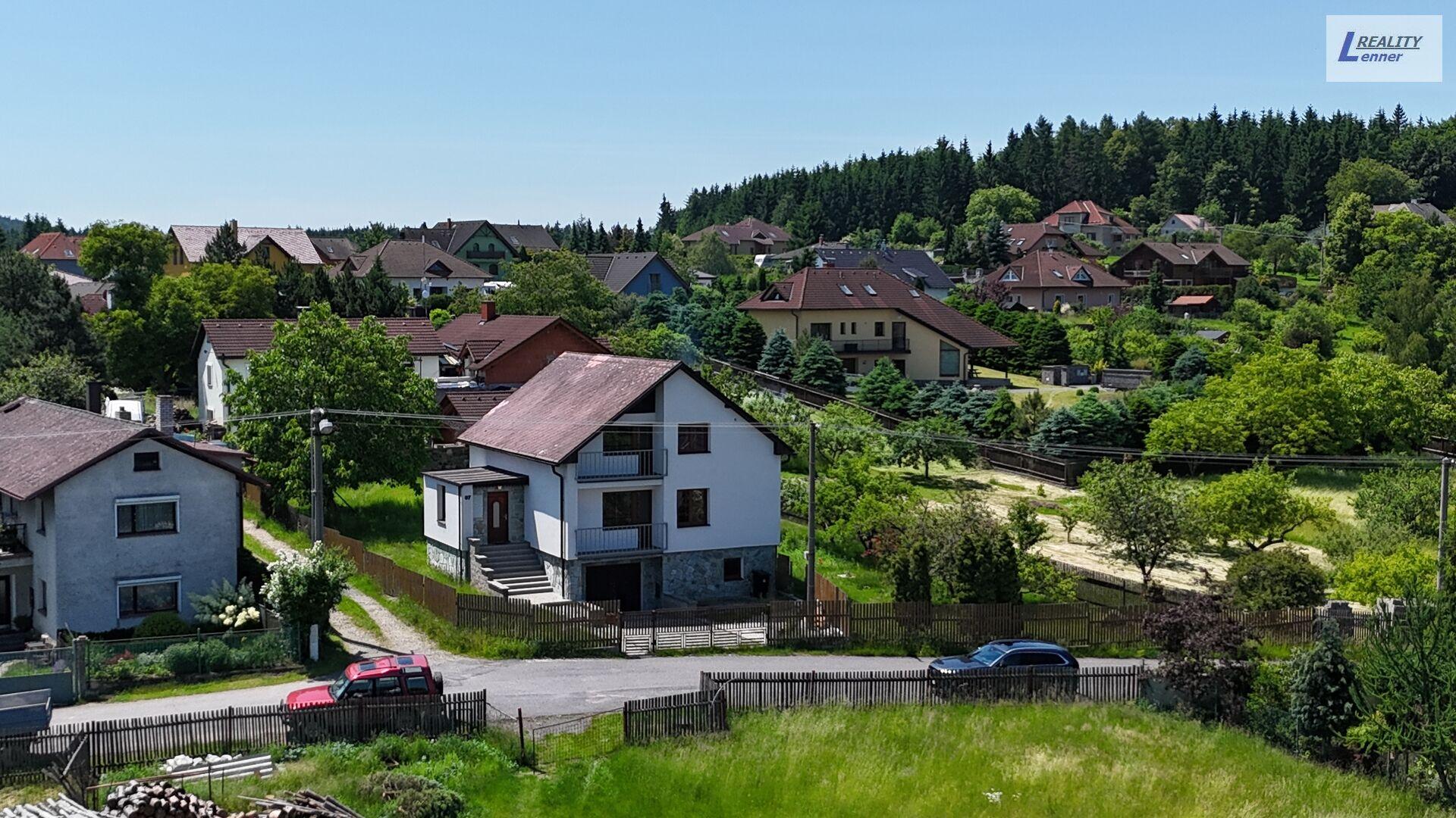 RD4+1/ 2x balkon, dvougaráž, podsklepené, 172 m2 na pozemku 1.060 m2