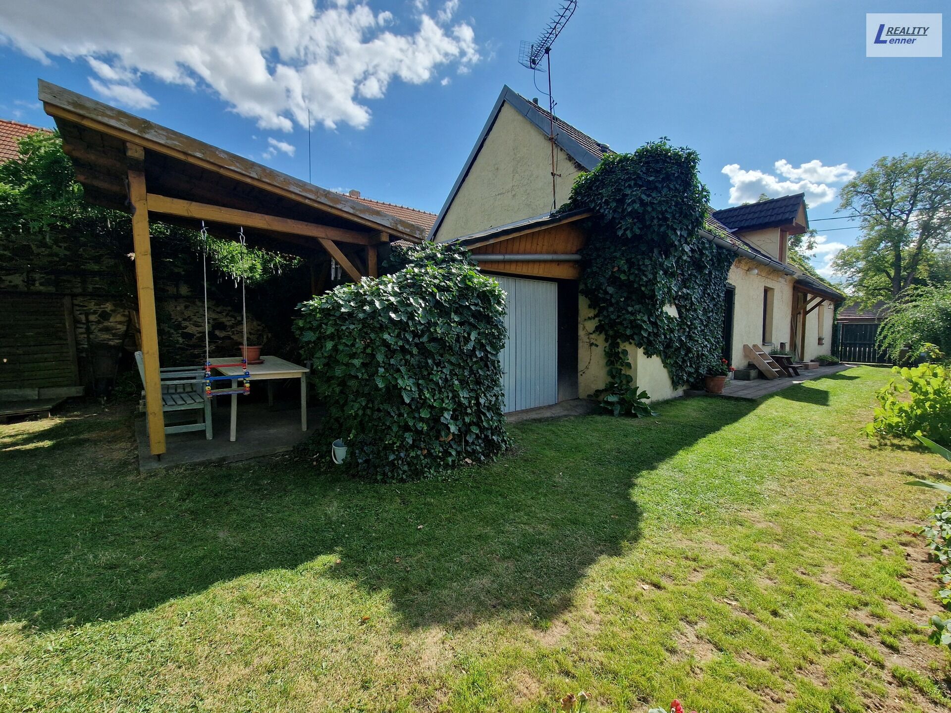 RD 1+1 (2+kk)/ garáž, pergola, vše na pozemku 318 m2